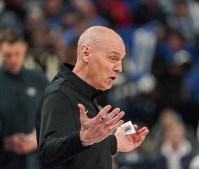 上半场未过25分！近20年14次 残阵东部冠军在列 一队3次当送葬者